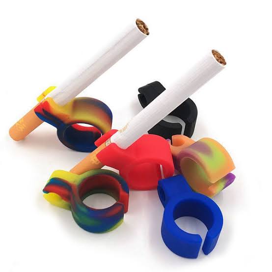 1pc Random Silicone Ring Ashtray, Cigarette Holder, Cigarette Ring